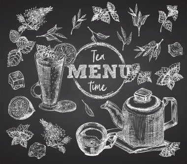 Çay zamanı. Bardak, bardak, çaydanlık, nane, limon, siyah tebeşirle kaplanmış buz eskiz tasarım barı, restoran, kafe menüsü, broşür, afiş, poster gravür stili