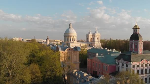 圣彼得堡全景 俄罗斯 市中心 俄罗斯圣彼得堡亚历山大 涅夫斯基拉夫拉修道院的全景 圣三一大教堂 — 图库视频影像