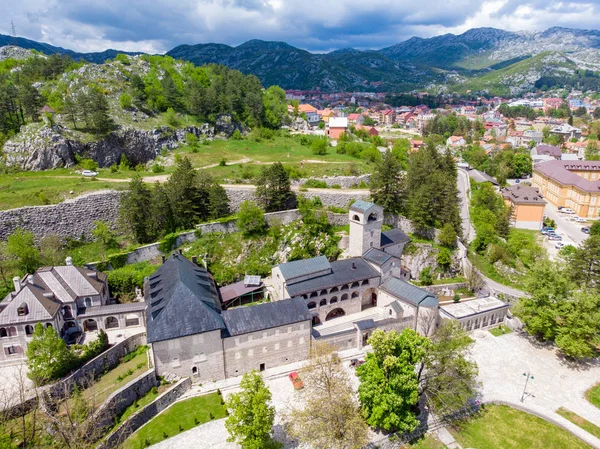 Ortodoxa klostret födelseklostret Jungfru Maria i Cetinje, Montenegro. Royaltyfria Stockfoton