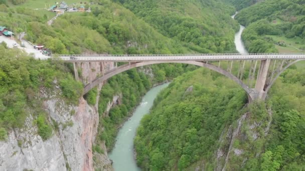 Tara River Canyon Tempat Paling Populer Untuk Dikunjungi Adalah Jembatan — Stok Video