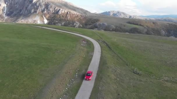Οδηγώ Αυτοκίνητο Στο Δρόμο Για Βουνό Όμορφη Καλοκαιρινή Ορεινή Οδό — Αρχείο Βίντεο