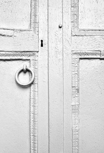 Λεπτομέρεια της παλιάς ξεπερασμένο πόρτα — Φωτογραφία Αρχείου