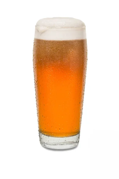 Свіжоспечений крафтовий паб пиво склянка з лялькою з піни на губі o — стокове фото