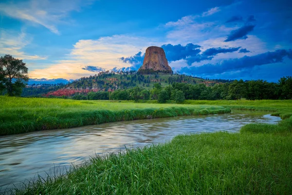 Naplemente a Devils Tower National Monument a Belle Fourche — Stock Fotó