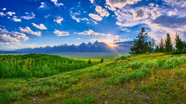 Zachód słońca nad pasmo górskie Grand Teton. — Zdjęcie stockowe