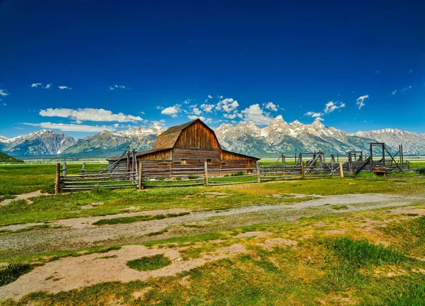 Old Barn en Mormon Row en el Parque Nacional Grand Teton . —  Fotos de Stock
