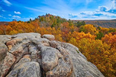 İkiz kemer patikasındaki kum taşı çıkıntısından görüntü