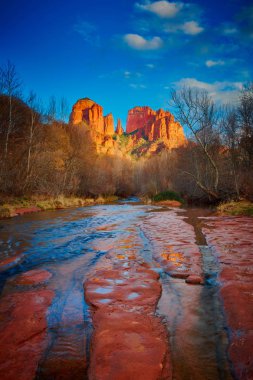 Oak Creek, Sedona Arizona ile Katedral Kayası