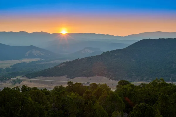 Salida del sol sobre Cimarron Ridge Colorado —  Fotos de Stock