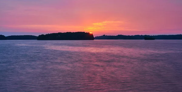 Nascer do sol no Lago Keowee, SC — Fotografia de Stock