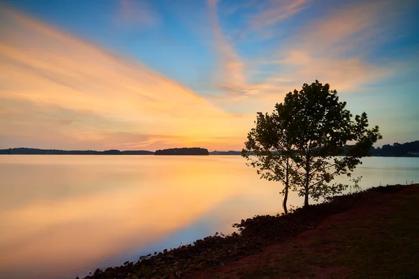 Wschód słońca nad jeziorem Keowee, Sc — Zdjęcie stockowe