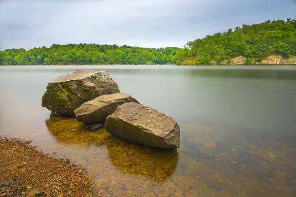 Tres rocas en el Parque Estatal Lake Malone, KY —  Fotos de Stock