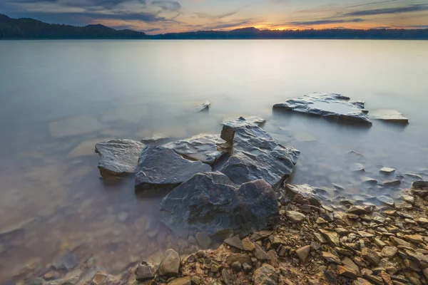 Закат на озере Кейв-Ран, KY — стоковое фото
