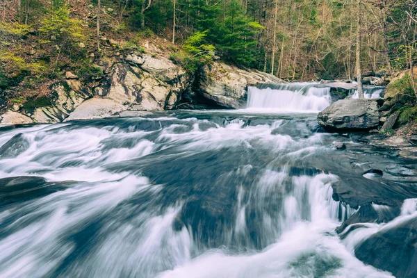 Baby valt op de Tellico rivier, Tn # 1 — Stockfoto