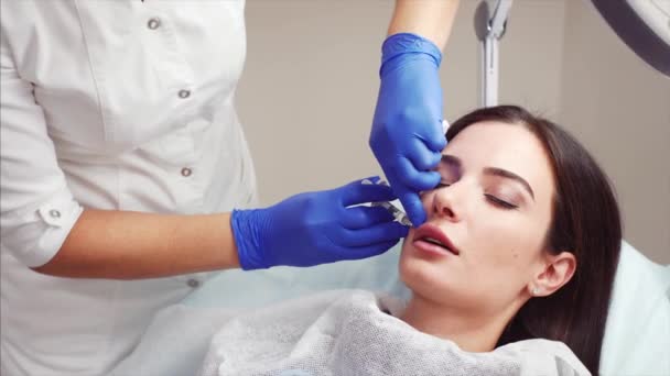 Procedimiento Cirugía Plástica Contorno Bucal Hermosa Mujer Clínica Belleza Cosmetólogo — Vídeo de stock