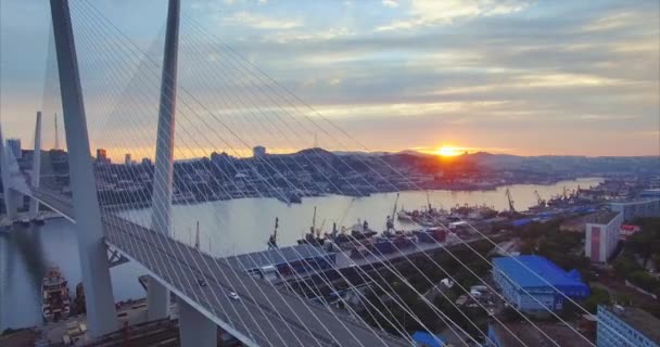 Літаючи Сторону Красивий Повітряний Вид Золотий Міст Через Бухту Голден — стокове відео
