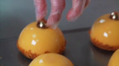 Şef 'in pasta süsleme görüntülerini kapat. 