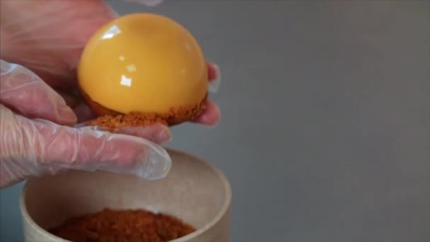 Close Filmato Chef Decorazione Torte — Video Stock