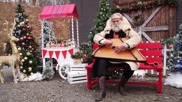 Ritratto Scorrevole Vecchio Con Barba Bianca Costume Rustico Nazionale Russo — Video Stock