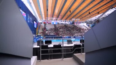 KAZAN, RUSSIA - 27 HAZİRAN 2015: Senkronize yüzme yarışmaları sırasında Kazan Arena stadyumunun görüntüsü. 16. FINA Dünya Şampiyonası