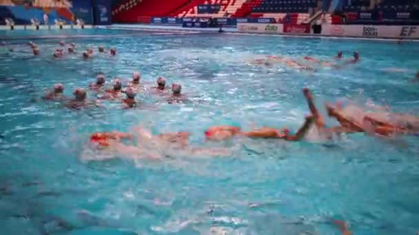 Καζαν Ρωσια Ιουλιου 2015 Συγχρονισμένοι Κολυμβητές Προπονούνται Πισίνα Πριν Τους — Αρχείο Βίντεο