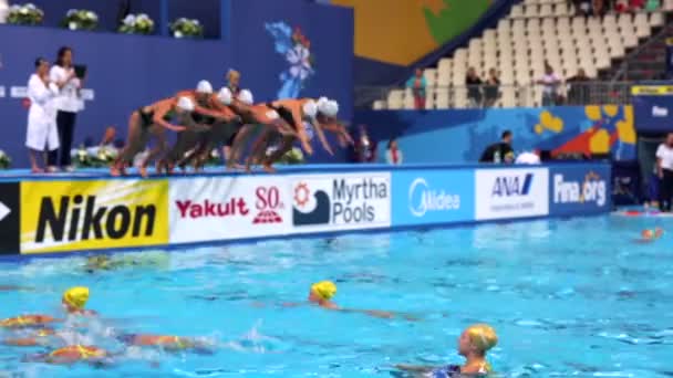 Kazan Russie Juli 2015 Gesynchroniseerde Zwemmers Team Trainen Een Zwembad — Stockvideo