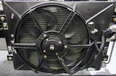 Su cooller araba motoru fan egzoz arka plan kapalı