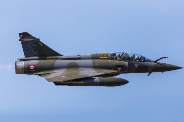 Fransız Hava Kuvvetleri Mirage 2000, 2018 Royal Uluslararası Hava dövme Raf Fairford Gloucestershire'deki/daki oteller, resimde d (Couteau Delta ekibinin bir parçası).