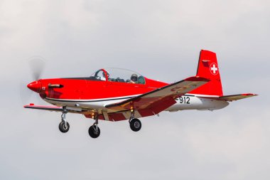 İsviçre Hava Kuvvetleri Pc-7 akrobasi ekibi, 2018 Royal Uluslararası Hava dövme Raf Fairford Gloucestershire'deki/daki oteller, resimde.