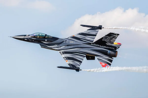 比利时航空组件 16Am 又名黑猎鹰图片在2018皇家国际航空纹身在英国皇家空军费尔福德在格洛斯特郡 — 图库照片