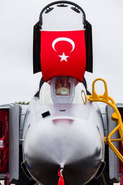 Türk Hava Kuvvetleri F-4E-2020 Phantom, 2019 Royal Uluslararası Hava dövmesi 'nde raf Fairford 'da yakalandı.