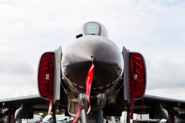 Türk Hava Kuvvetleri F-4E-2020 Phantom, 2019 Royal Uluslararası Hava dövmesi 'nde raf Fairford 'da yakalandı.