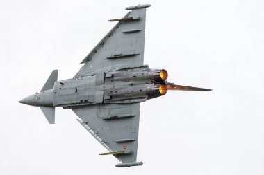 İtalyan Hava Kuvvetleri F-2000 Typhoon, 2019 Royal Uluslararası Hava dövmesi 'nde raf Fairford 'da yakalandı.