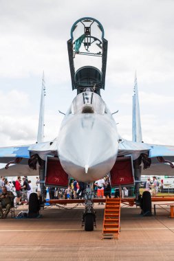 Ukrayna Hava Kuvvetleri Su-27UB Flanker 2019 içinde yakalanan Royal Uluslararası Hava dövme raf Fairford.