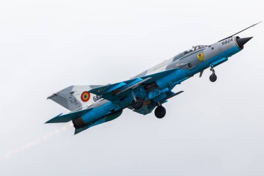 Romen Hava Kuvvetleri MiG-21 Lancer C 2019 raf Fairford 'da Kraliyet Uluslararası Hava dövmesi 'nde yakalandı.