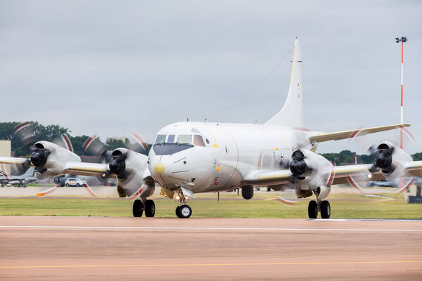 Немецкий флот P-3C Orion захвачен на Королевских международных воздушных татуировках 2019 года в Фэрфорде
.