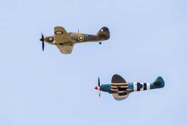 Eylül 2019'da Southport hava gösterisinde yakalanan Britian Memorial Flight Savaşı'ndan Spitfire ve Hurricane.