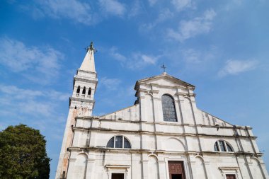 St Euphemia Bazilikası Rovinj tarihi bölümünün kalbinde resimde.