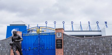 Dixie Dean heykeli Everton FC 'nin İngiltere' deki evinin önündeki Şöhret Duvarı önünde Haziran 2020 'de görüldü..