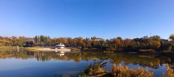 Paisaje Panorámico Del Agua Otoño Ciudad Krivoy Rog Ucrania — Foto de Stock