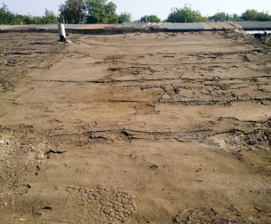 Ruberoid, onarıma ihtiyacı Yumuşak çatı ile eski hasarlı düz çatı