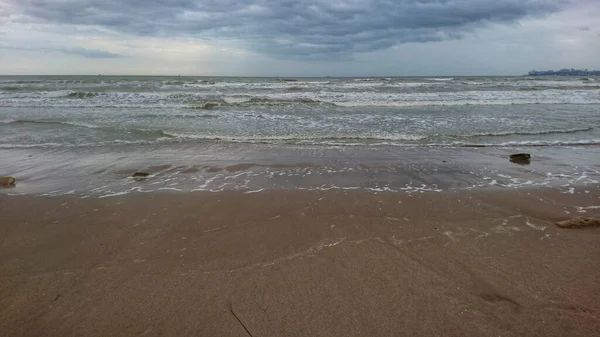 Mar Areia Céu Nuvens Mau Tempo — Fotografia de Stock