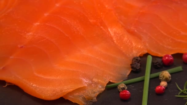 Lachs, Forellenfilet aus nächster Nähe — Stockvideo