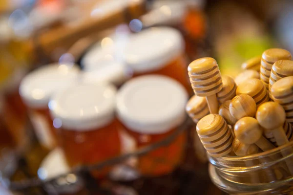 Jars Honey Sticks Natural Honey Shelf Shop Sale Natural Honey — Stock Photo, Image