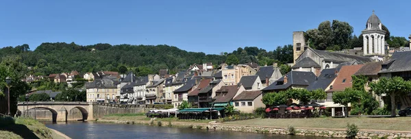전경에서 마을에 Vezere 프랑스 — 스톡 사진