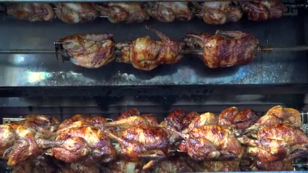 Rotisserie Chicken Grill Rotating Market Street — Stock Video