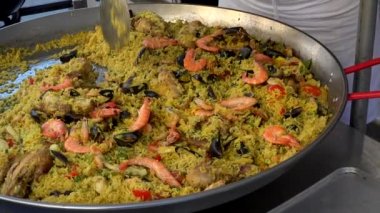 Tencereye bir gıda market pişirme paella