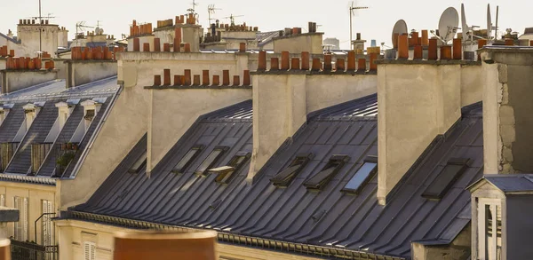 Les Toits Paris Ses Cheminées Sous Ciel Nuageux France Europe — Photo