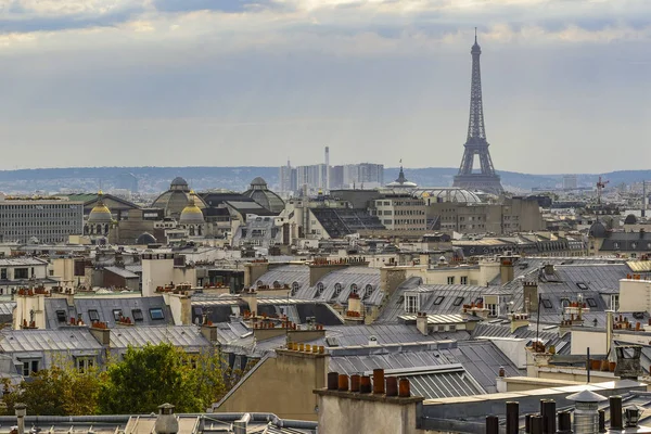 Die Dächer Von Paris Und Ihre Schornsteine Unter Wolkenhimmel Frankreich — Stockfoto