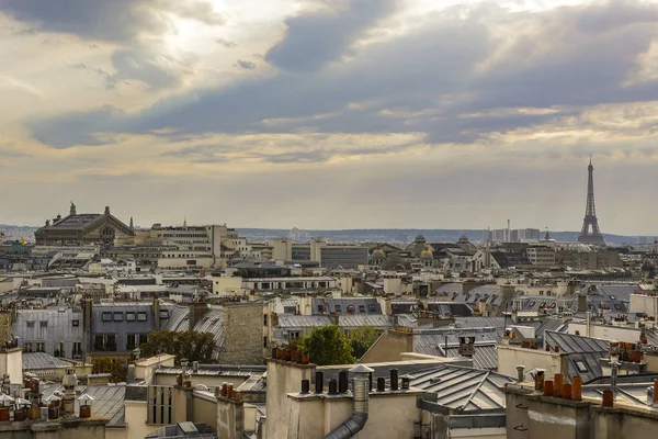 Les Toits Paris Ses Cheminées Sous Ciel Nuageux France Europe — Photo